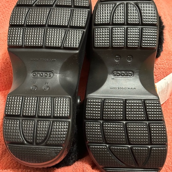CROCS Black Fuzz Lined Classic Clog Slip-On main image 6
